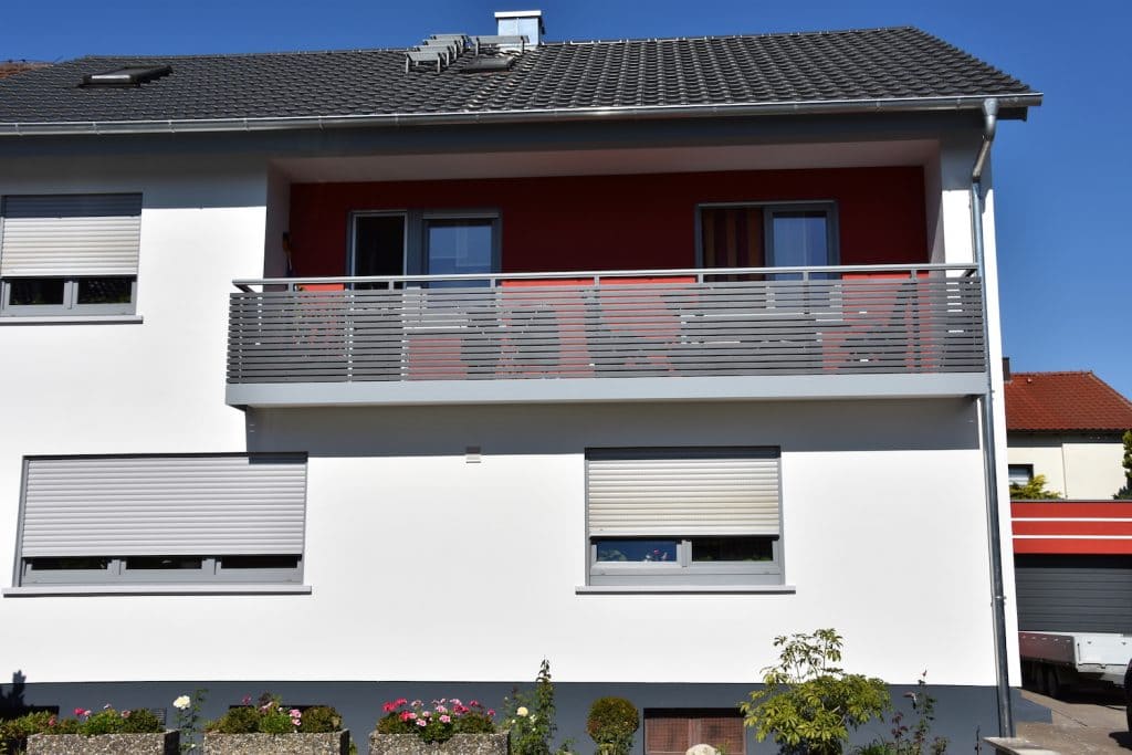 Geländer aus pulverbeschichtetem Aluminium