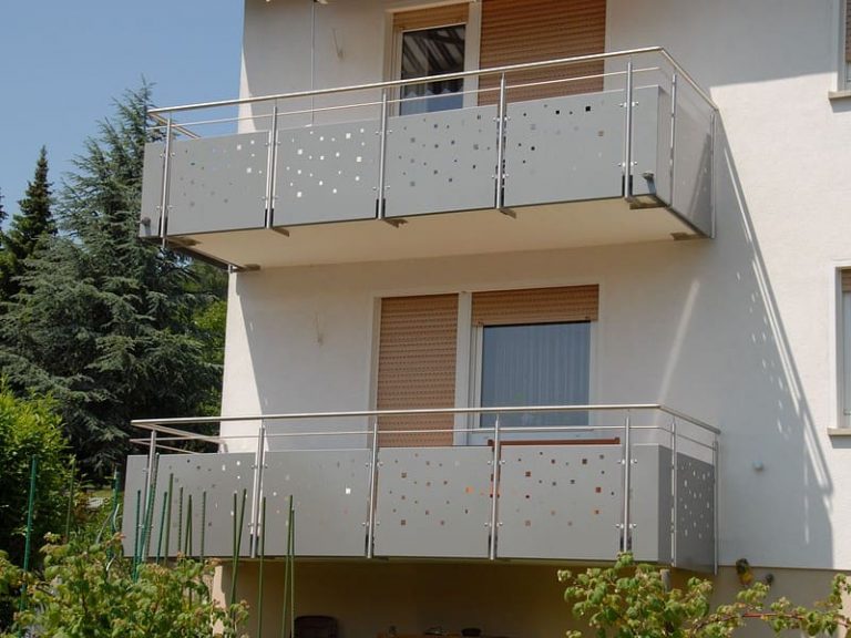 Balkongeländer aus Aluminium Bleche - modern und zeitlos.